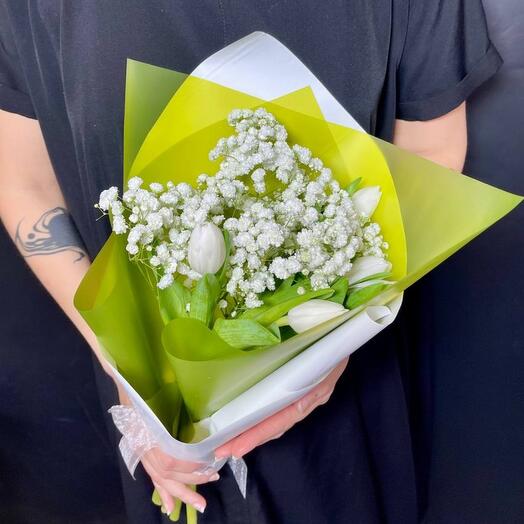 Букет белоснежных тюльпанов с гипсофилой. Абсолютная нежность.  НеПростоЦветы