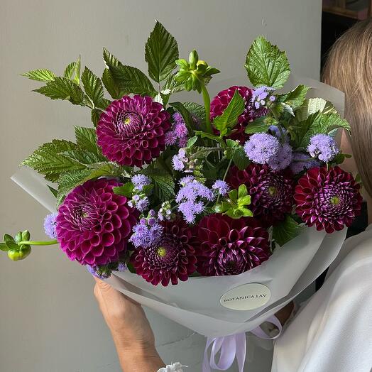 Георгины, Агератум и веточки малины 💜