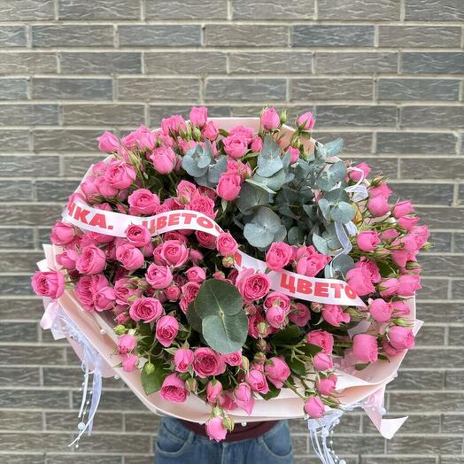 Роскошный букет из кустовых роз