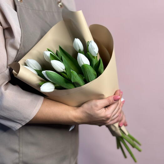 9 белых тюльпанов для любимой мамы