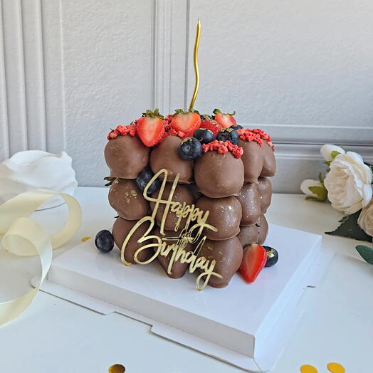 Торт из клубники в шоколаде на день рождения