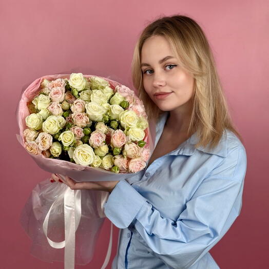 Кустовые розы в упаковке 15 штук микс