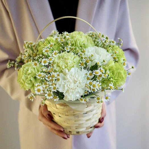 Луговая фантазия с гвоздикой и ромашкой