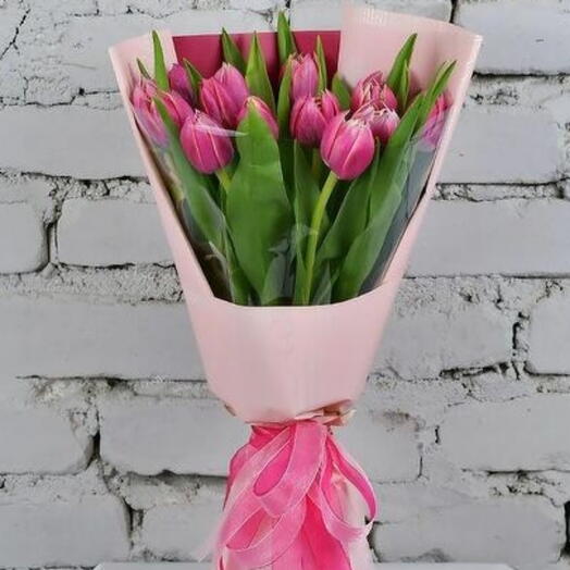 Букет 15 розовых тюльпанов в упаковке