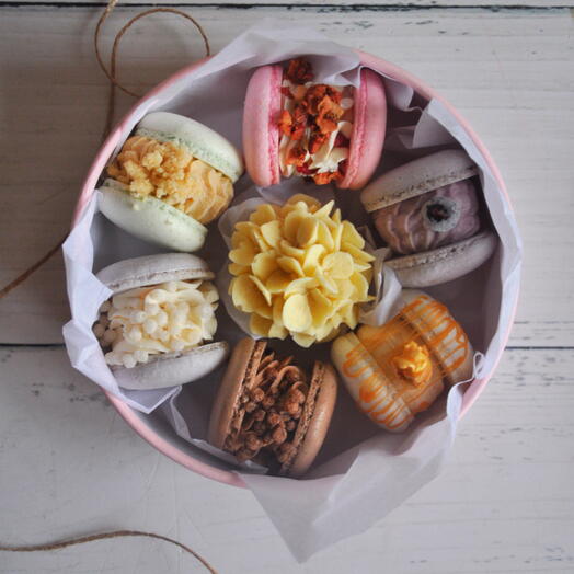 Набор из 6 макарун и шоколада