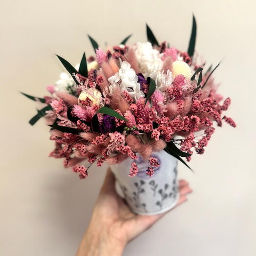 Ведерко с сухоцветами и стабилизироваными