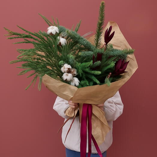 Новогоднее настроение - пышный букет из живых декоративных веток ели