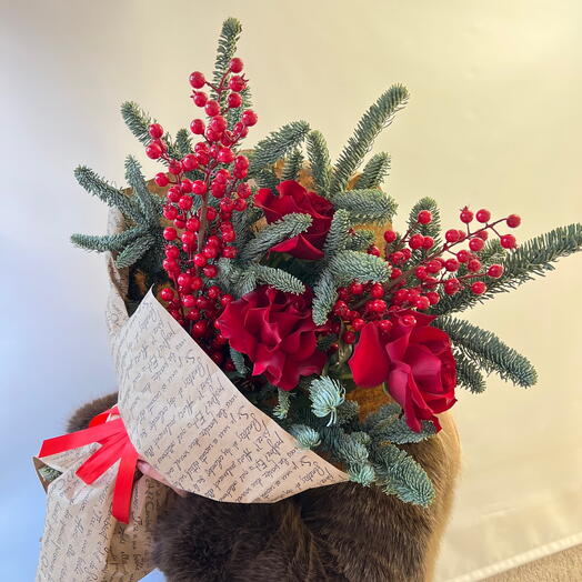 Букет с нобилисом и красной французской розой