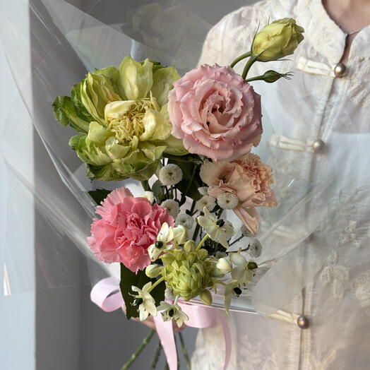 Букет "Летнее дежавю" из розы Вегги, гвоздики,  эустомы, хризантемы, орнитогаума