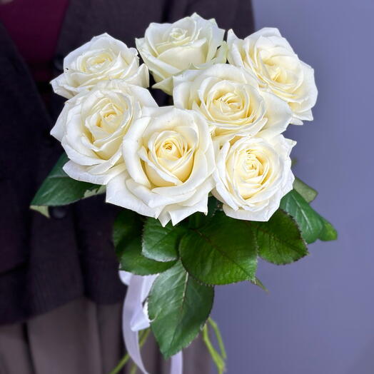 7 white roses Russia 70cm