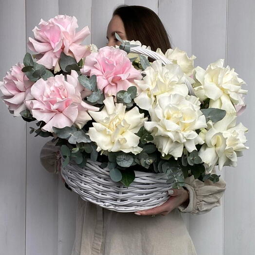 🌸🌸🌸Цветы в корзине с ажурными розами