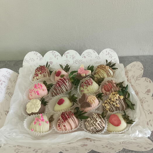 Клубничка в шоколаде 16шт Макси
