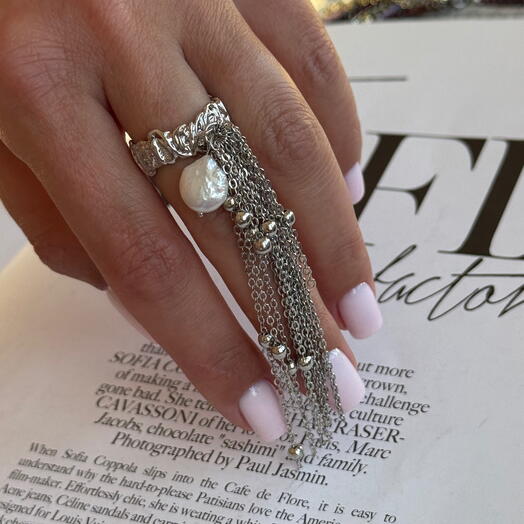 Кольцо с подвесками и натуральным барочным жемчугом