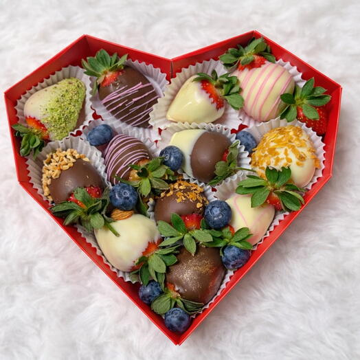 Клубника в шоколаде «Сердце» 12 ягод