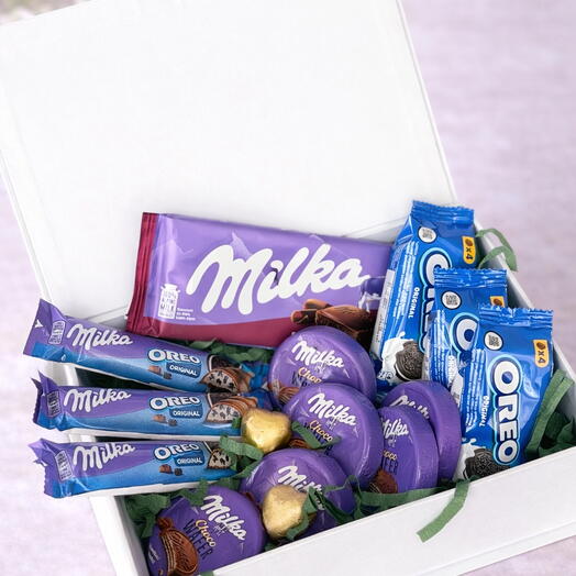 Элегантный подарочный бокс со сладостями