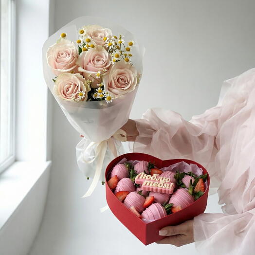 Розы и клубника в шоколаде "Комбо 24"