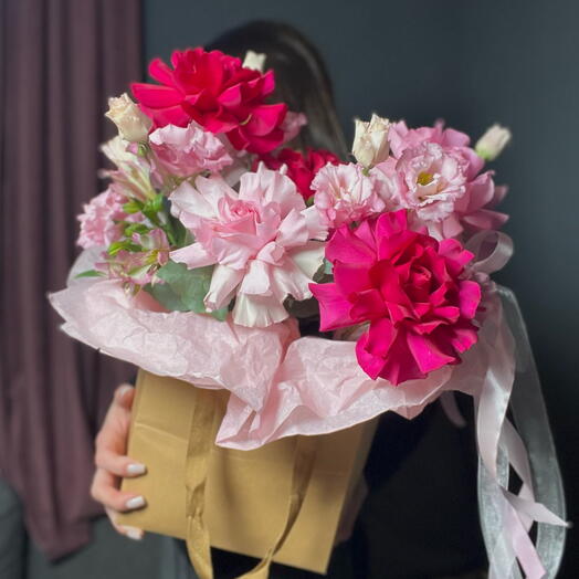 Композиция в крафт пакете с французскими розами💕