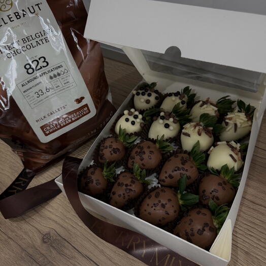 Клубника в шоколаде Luxury Berry Chocolates