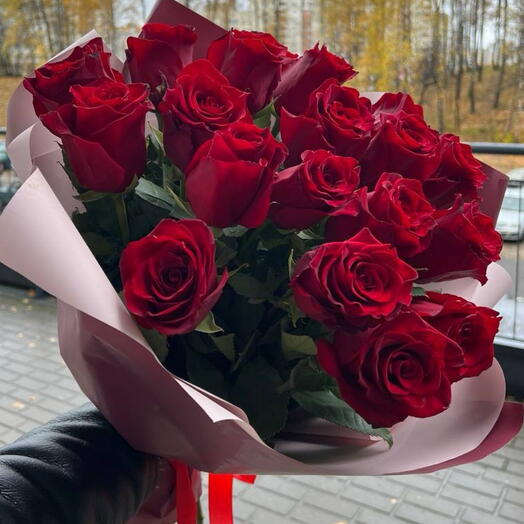 Букет красных роз 19