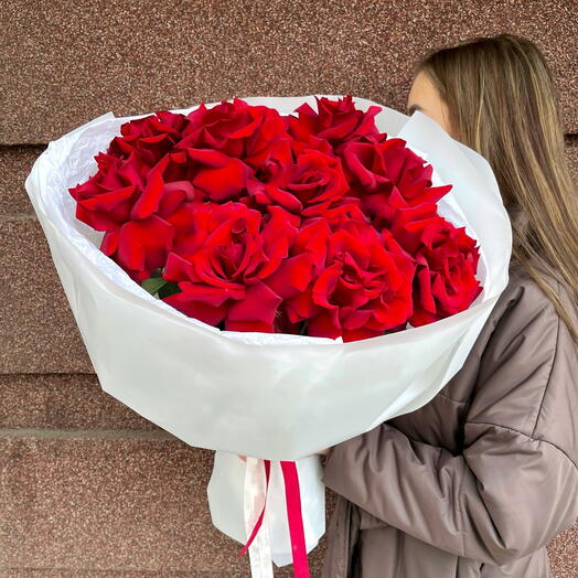 Монобукет из красных французских роз️‍🔥 «LOVE IS»