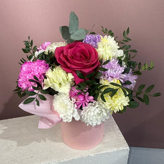 Композиция из розы и хризантемы