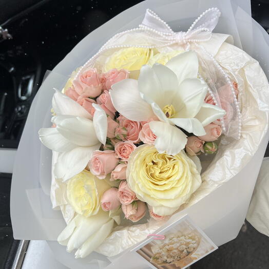 Букетик из кустовых роз сборный🤍💛