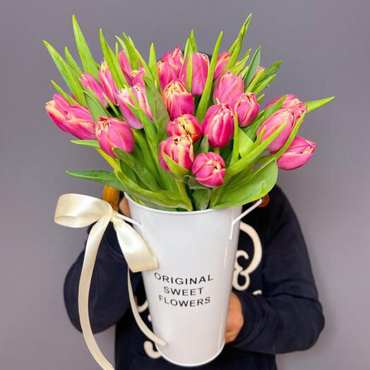 Букет из 25  пионовидных тюльпанов Columbus в вазе/бидоне