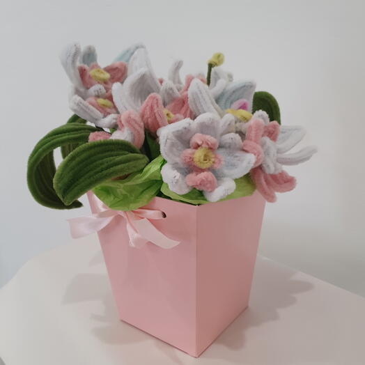 Букет из пушистой проволоки 9 орхидей