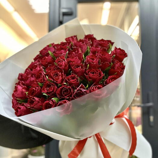 Букет красных роз 51шт