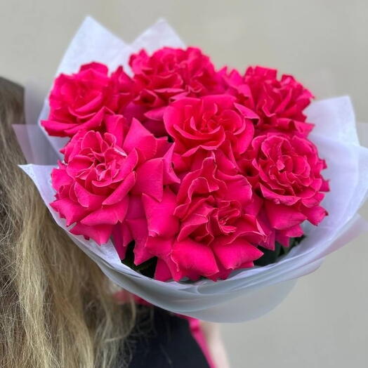 7 малиновых французских роз