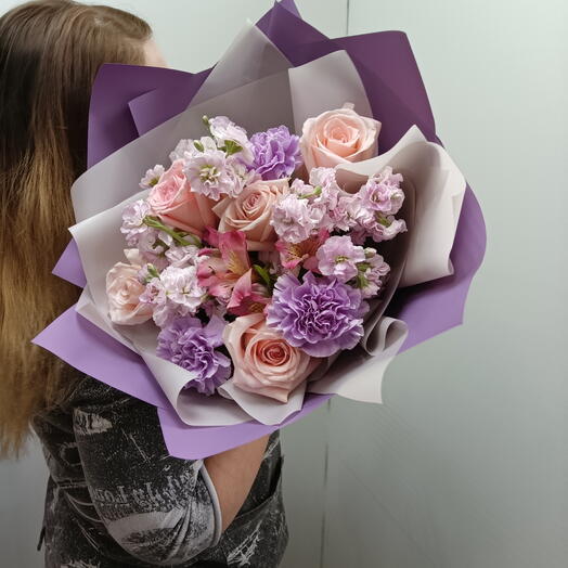 Букет роза, маттиола, диантус, альстромерия