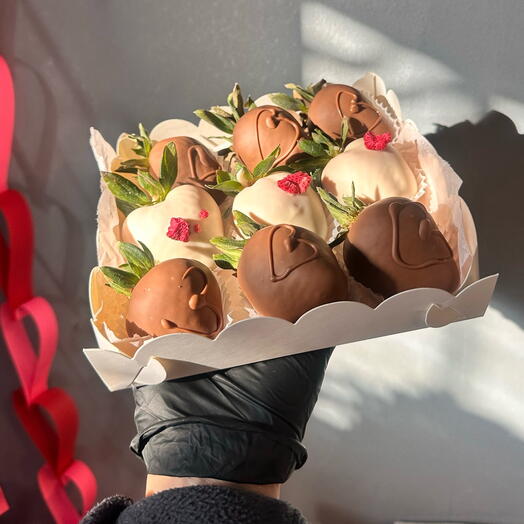 Клубника в бельгийском шоколаде с малиной 🥰