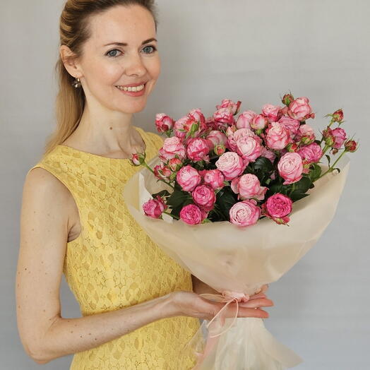 Яркий розовый букет кустовые пион розы Леди Бомбастик 11 шт