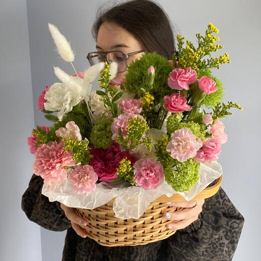 Волшебный лес🌿 Композиция в корзинке с диантусами, солидаго, лагурусом