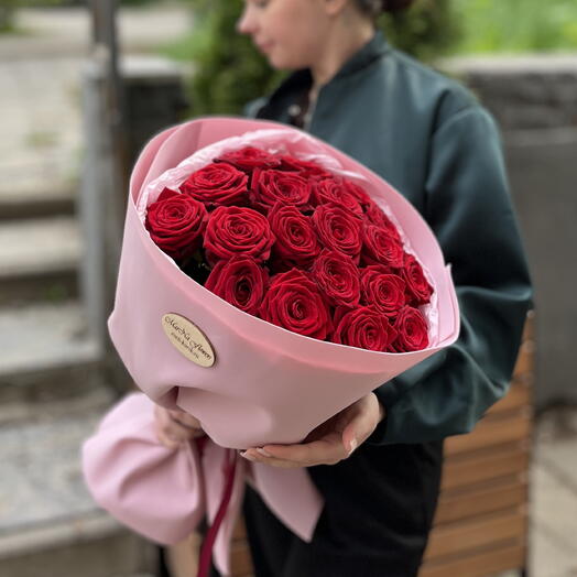 Букет из красных роз 19 шт