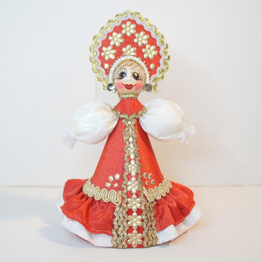 Сувенирная кукла в красном сарафане