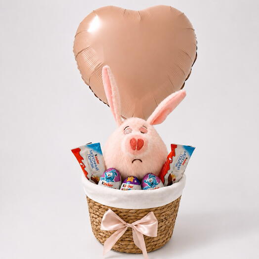 Подарочный бокс с плюшевым поросёнком, сладостями Kinder и шаром в форме сердца️
