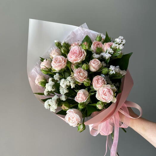 Feeling like a princess, букет из пионовидных кустовых роз и статицы