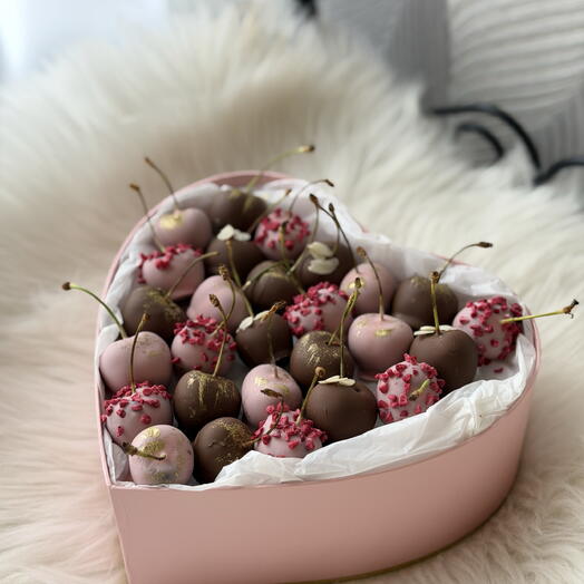 Chocolate Cherry Love Box Черешня в шоколаде (25 шт.)