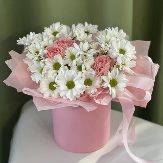 Композиция в шляпной коробке с ромашками🥰