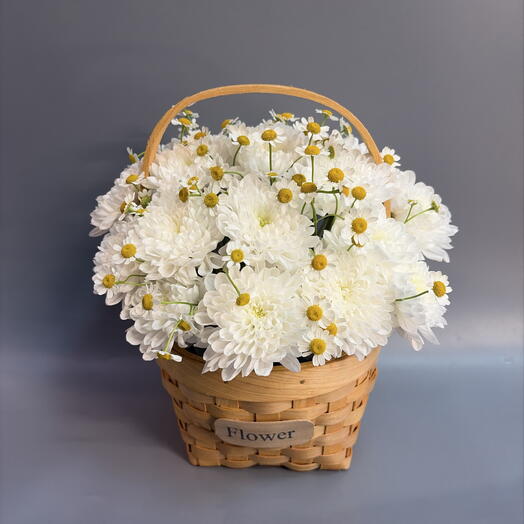 Корзина с ромашками