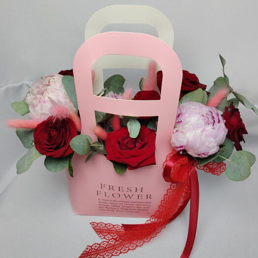 💞 Сумочка "PERVOЦВЕТ" из пионов и красных роз