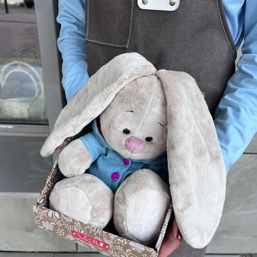 Игрушка зайка в кофте