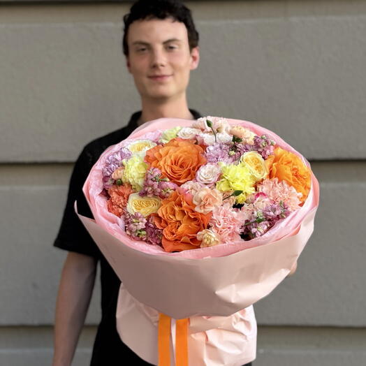 Букет «соленая карамель» 🥰🤍 с французскими розами, диантусами и ароматной маттиолой 🌸🌿