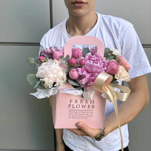 Композиция -пионов и диантусов🌸