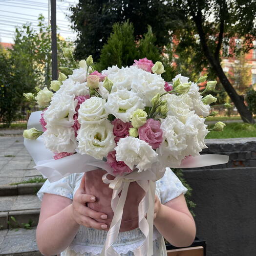 Композиция в коробке эустома