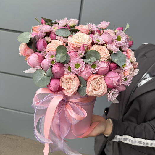Пионовидные розочки и ромашки в шляпной коробочке 💞
