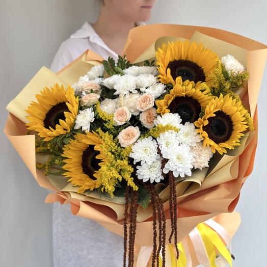 Яркий сборный букет с подсолнухами (L)