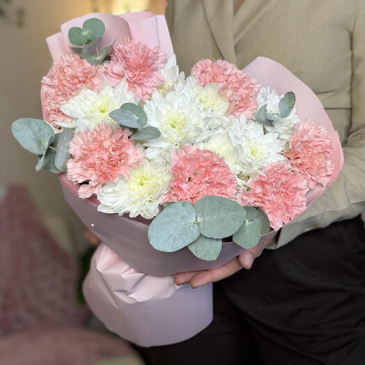 Пушистая хризантема и розовые диантусы 💗