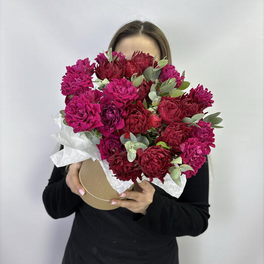 Композиция из ярких кустовых розочек🌸
